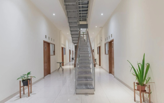 OYO Flagship 1308 Darmo Residence