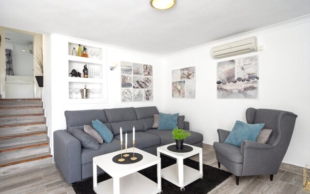 Stunning 2BR Apartment near the Beach Ref 54