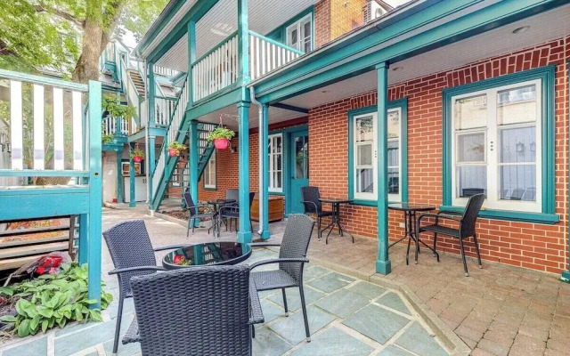 Beautiful Vieux Quebec 2 Bed Apt