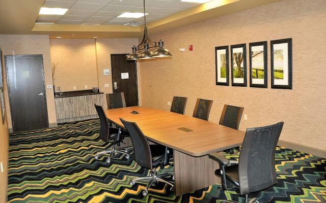 Holiday Inn Express & Suites Perry-National Fairground Area #34 by IHG