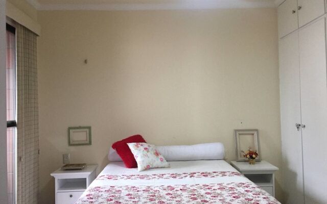 Apartamento mobiliado pertinho beira mar