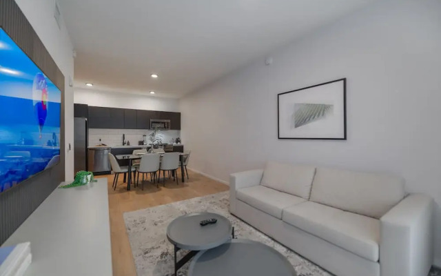 Bayside Charm Captivating Apartment