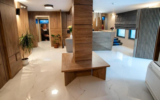 White House Family Hotel