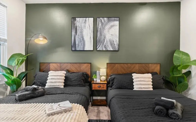Luxe King 3BR Townhouse in Uptown CLT