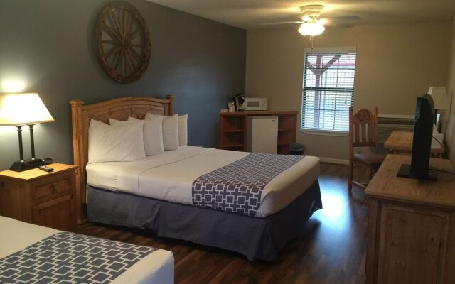 Four Horseman Travel Lodge