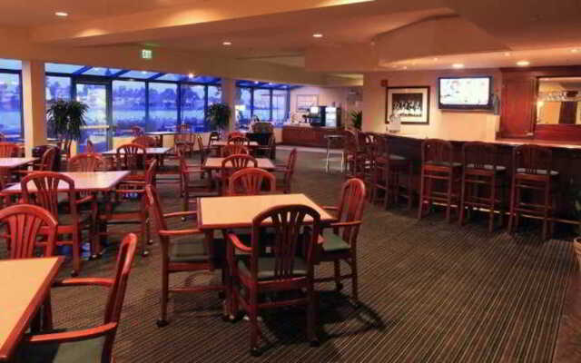 Executive Inn & Suites Embarcadero Cove