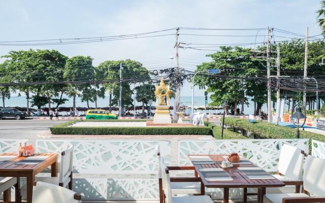 Beachfront Hotel, a high level of experience!