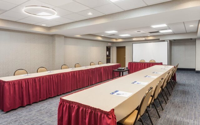 Holiday Inn Express Hotel & Suites Providence-Woonsocket by IHG