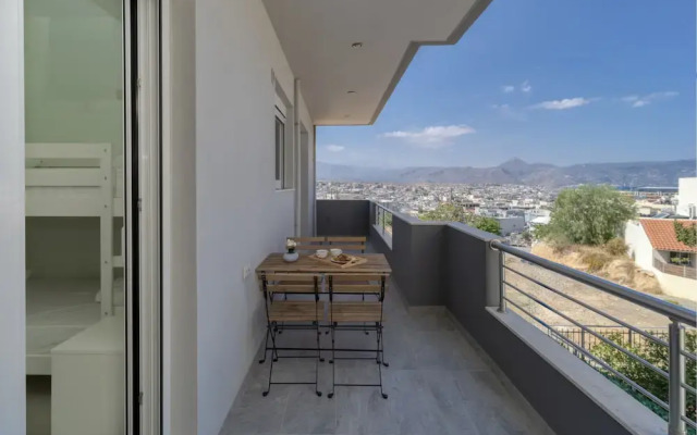 Heraklion 2Bd Oasis w Relaxing Patio