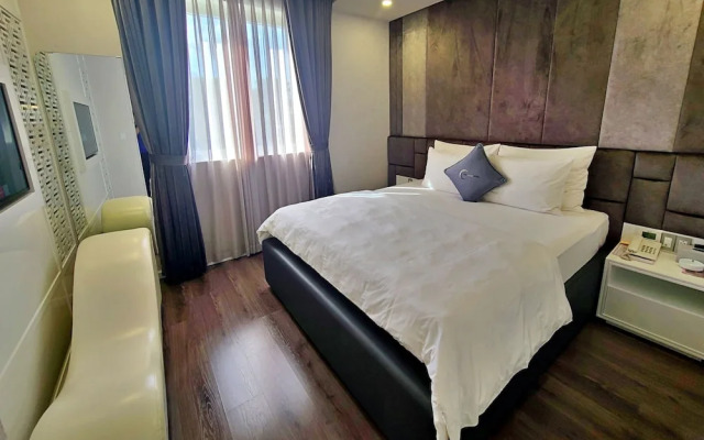 HANZ The Moon Hotel 3