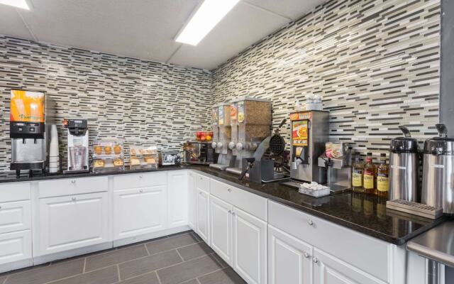 Travelodge Savannah Area/Richmond Hill