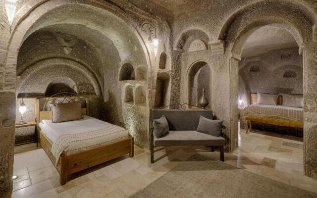 Hera Cave Suites