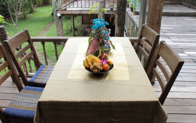 Thai Teak House Garden Homestay