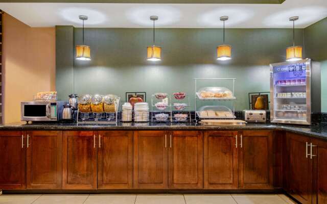 La Quinta Inn & Suites by Wyndham Bel Air/I-95 Exit 77A