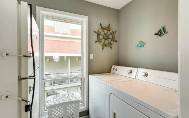 Oceanfront Galveston Beach House: Steps to Sand!