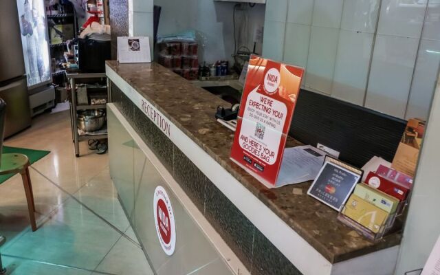 NIDA Rooms Khlong Toei 390 Sky Train