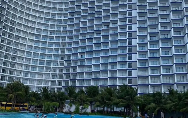 Arena Cam Ranh Beachfront Condotel