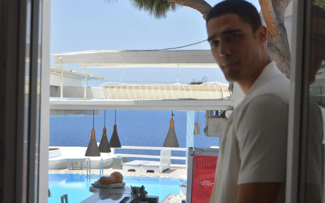 Flaskos Suites