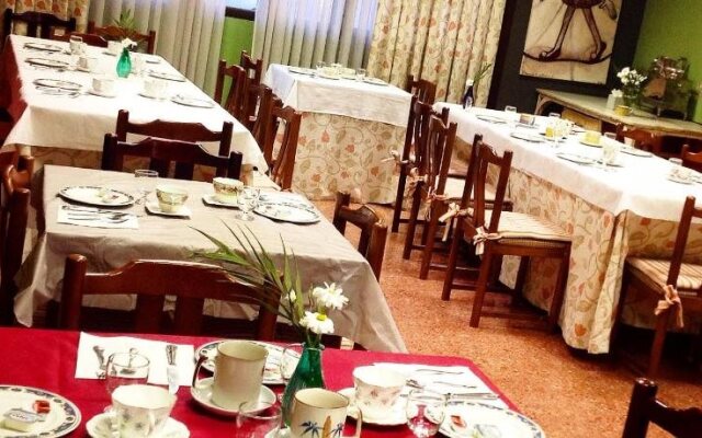 Hostal Restaurante Pirineos