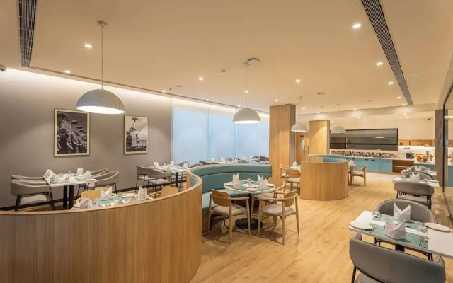 Park Inn & Suites By Radisson Thrissur East Fort