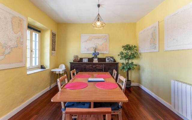 Antigua casa de escritor junto a la playa