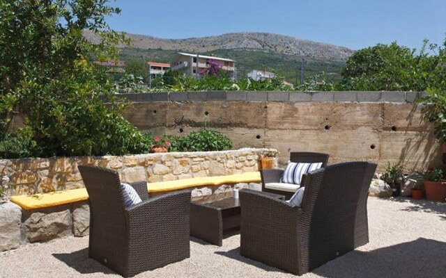 Nice and sea view apartment in Podstrana