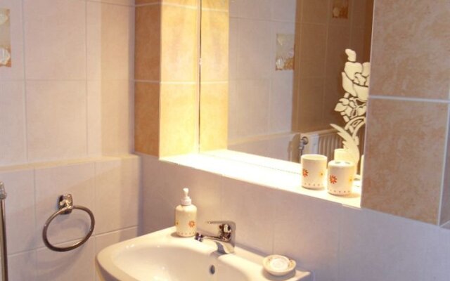 Omorfi Poli Holiday Apartment