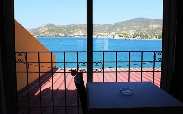 Foca Yali Hotel