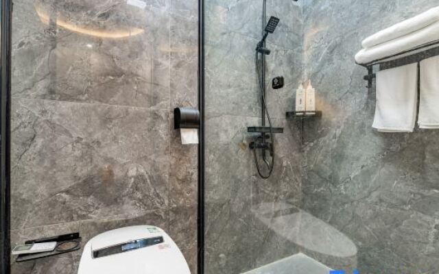 Qiqi Huaxi Homestay (Qinglongxia Scenic Area)