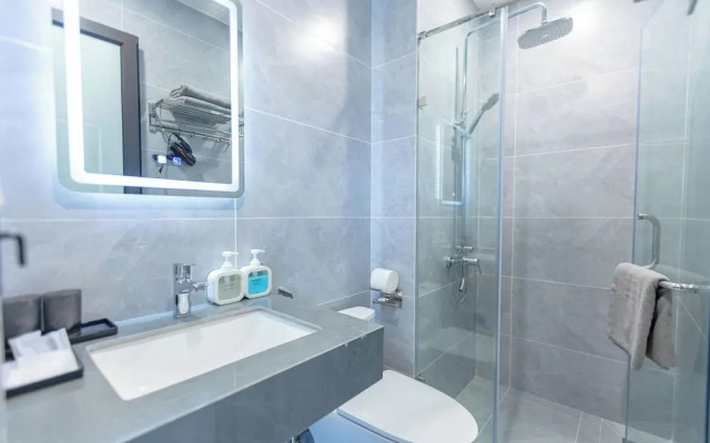 Lumi West Lake Apartment