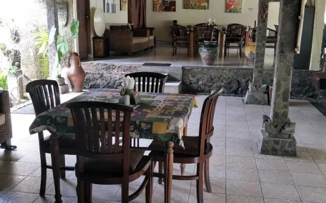 Temple Cafe & Seaside Cottages