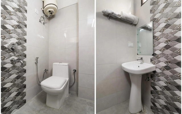 Flagship 75893 Hotel Maharaja Gold