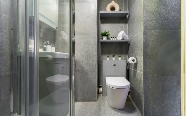 Stylish 1-Bedroom with Balcony near Soho