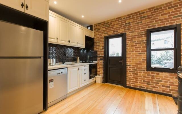 Olympia Flats by Oval