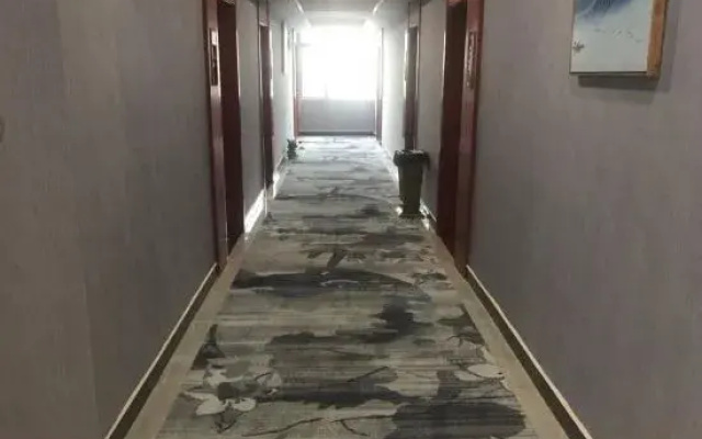 Fengxin Tiantian Holiday Hotel