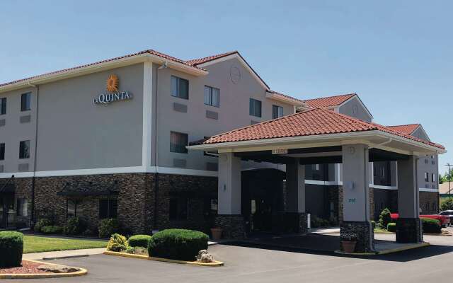 La Quinta Inn & Suites by Wyndham Elizabethtown