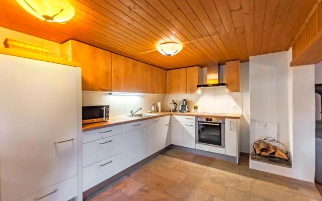 Charming Little Chalet for 6 People & Free Ski Lockers