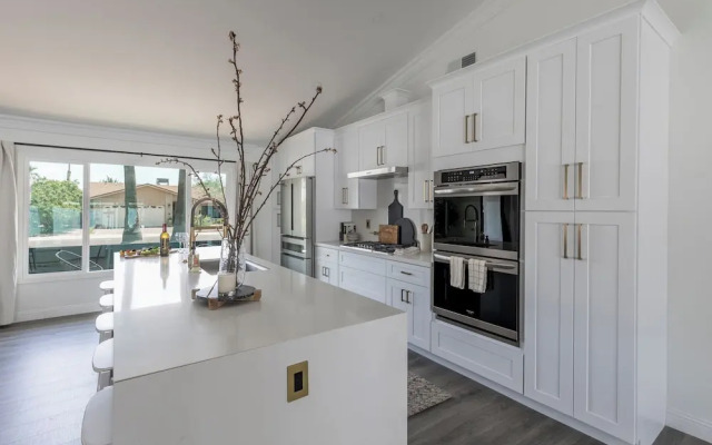 Old Town Fashion-pool-putting Green-bbq Grill