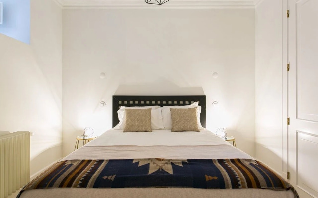 JOIVY Stunning 2BR Apt w/garden, by the Avenida subway & Botanical Garden of Lisbon