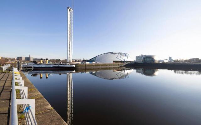 JOIVY Bright 3-Bed Flat Overlooking The Clyde