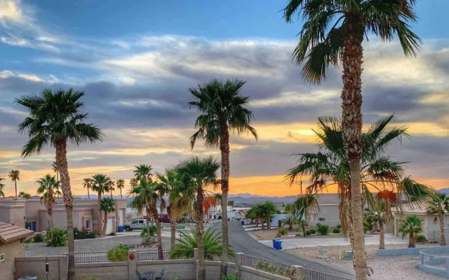 Ultimate Backyard-Pool/Spa. Slide. Lakeview. Ball