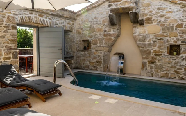 Comfortable Holiday Home With Pool