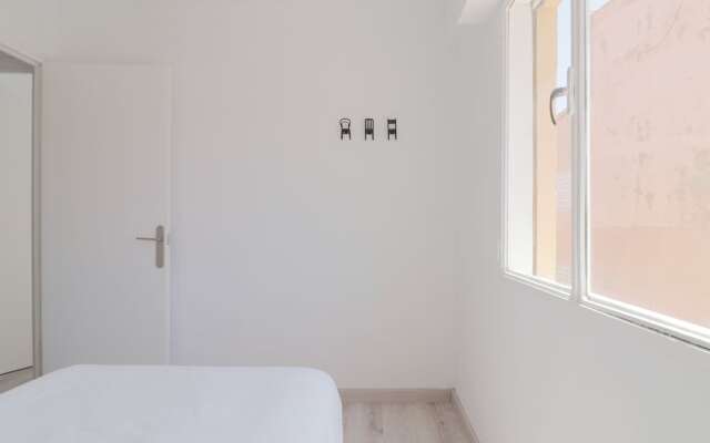 Brrand New 3 Bedroom Apartment By The Center