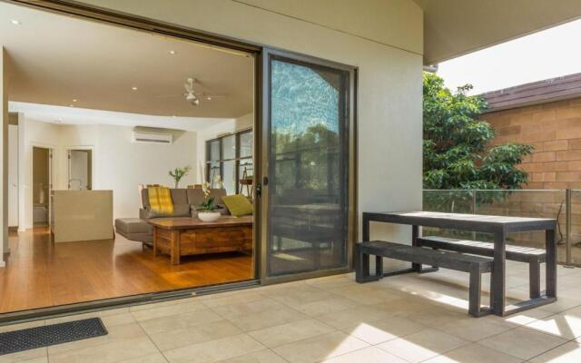 'Rolling Waves 2' on Ocean Drive