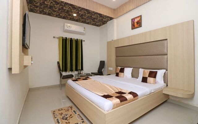 OYO 10991 Hotel Gagan