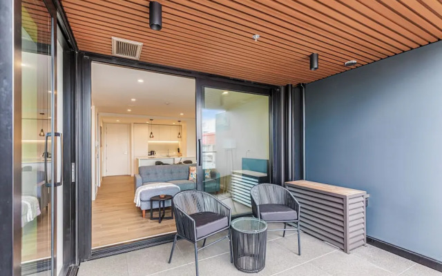 Stylish Apt+Balcony+Full Amenities Zodiak Stays