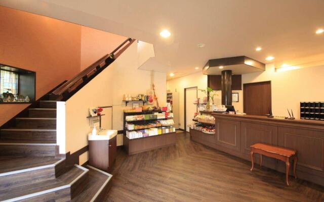 Izu Ippeki lake lakeside terrace