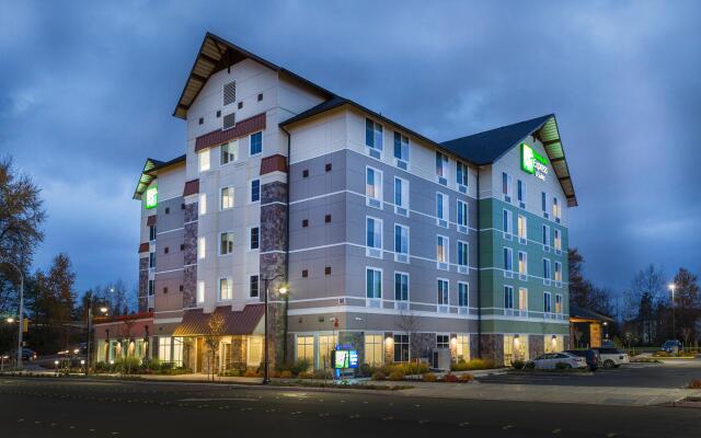 Holiday Inn Express & Suites Seattle South - Tukwila by IHG