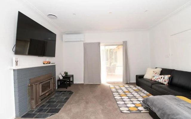 Canobolas Cottage, Amazing Farm Stay, 4 King Beds – Guest Rooms – Canobolas
