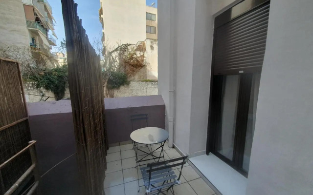 John's Athenian Beauty 45m2 , Metro 7' (Adults Only)